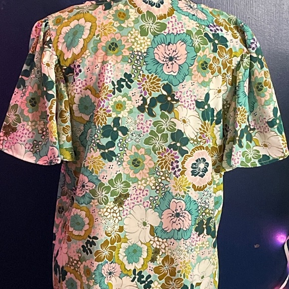 Staccato brand ladies Top sz large . Beautiful top 100% polyester. - Picture 3 of 4